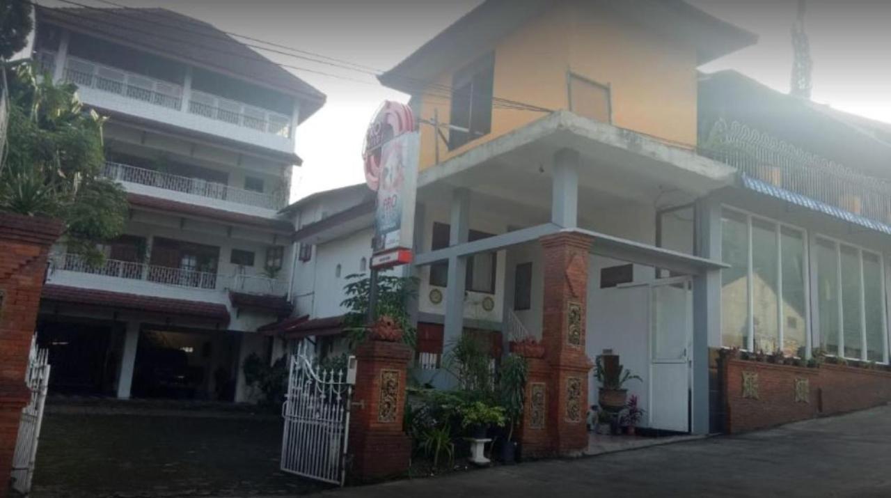 Wisma & Kantin Amanda Mojokerto Zewnętrze zdjęcie