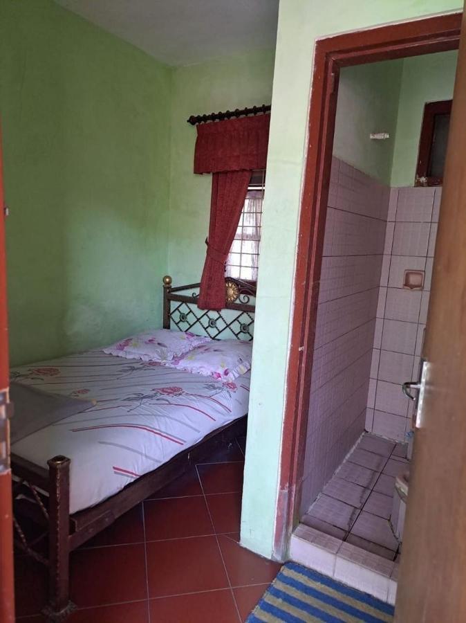 Wisma & Kantin Amanda Mojokerto Zewnętrze zdjęcie